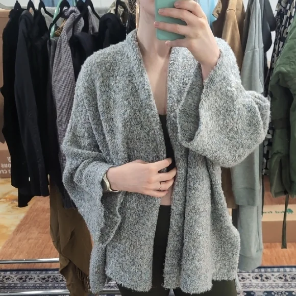 Wishlist | Minimalist Gray Speckled Knitted Cardigan Sweater Size M/L - Picture 6 of 11